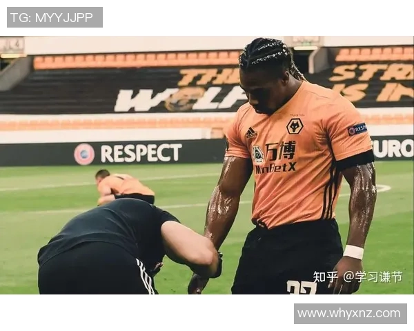 足球明星技巧解析与实战动作视频教程助你提升球技与比赛表现