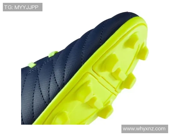 如何绘制足球明星的小贴画技巧与步骤详解